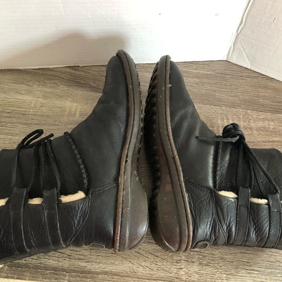 UGG  Lined Winter Boots - Picture 6 of 12